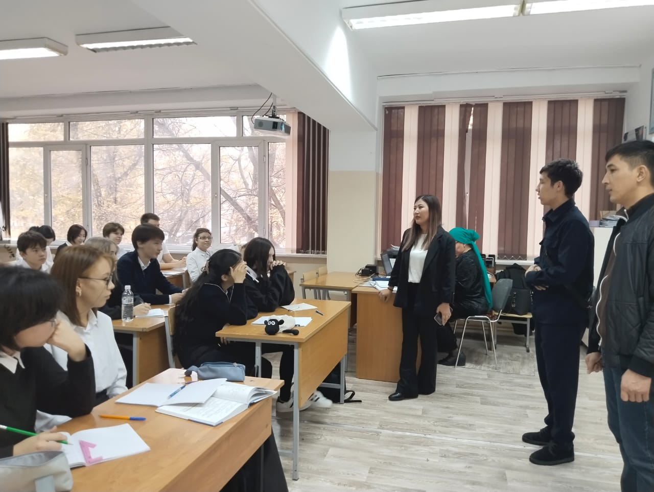 10 сынып оқушыларымен кездесу / Встреча с учащимися 10 классов